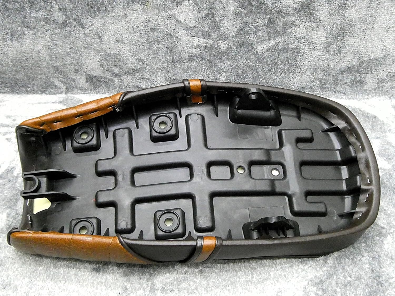 エイプ50 茶 ツートン 鋲打ち タックロール シート / 皮 エイプ50